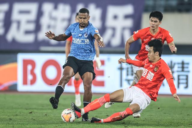 杨31+10+绝杀詹眉空砍77分 老鹰险胜湖人6连胜